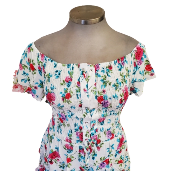 💐LOVE by CHESLEY💐 LACE UP FLORAL ROMPER 1x NWT - Picture 2 of 8